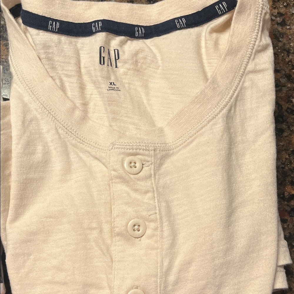 2 GAP men’s sleep
Shirts
